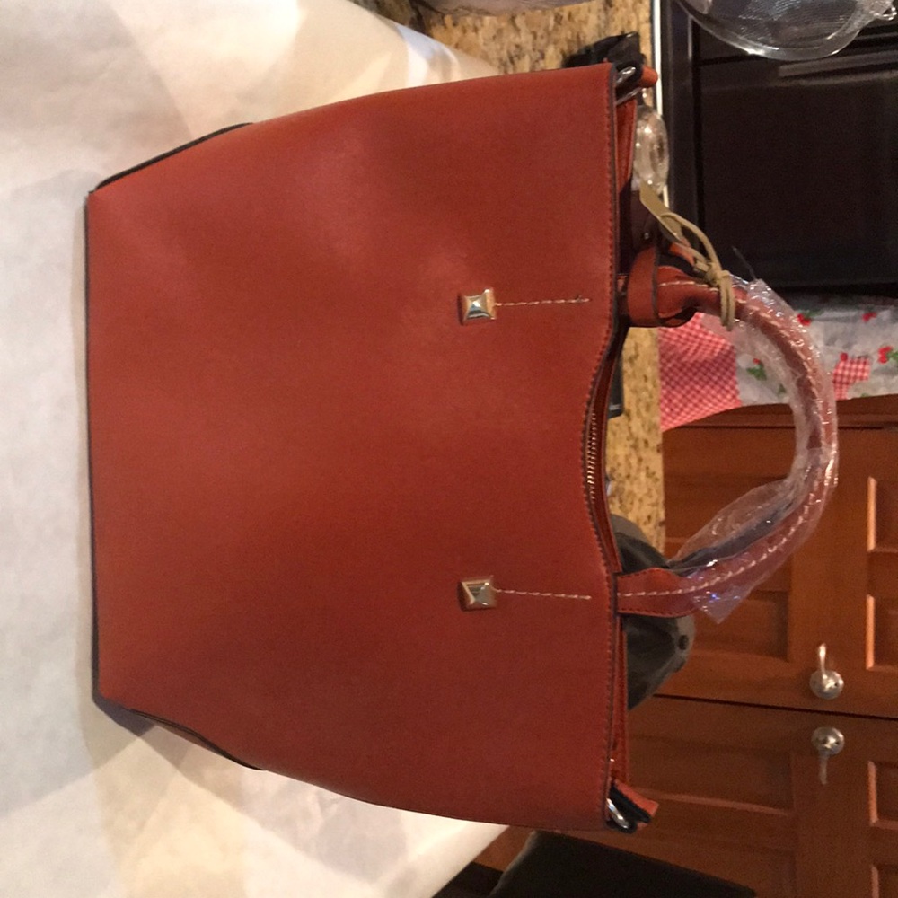 Hand tote purse -new never used